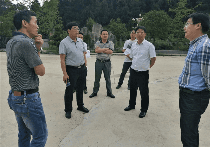 市民政局、市城投集團(tuán)公司領(lǐng)導(dǎo)調(diào)研銅仁市      東風(fēng)林場(chǎng)老年公寓項(xiàng)目