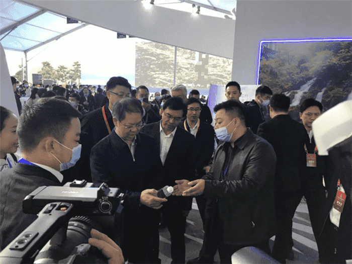泉都礦泉水在“2020第三屆貴州省梵凈山國際天然飲用水博覽會(huì)”中 大放光彩